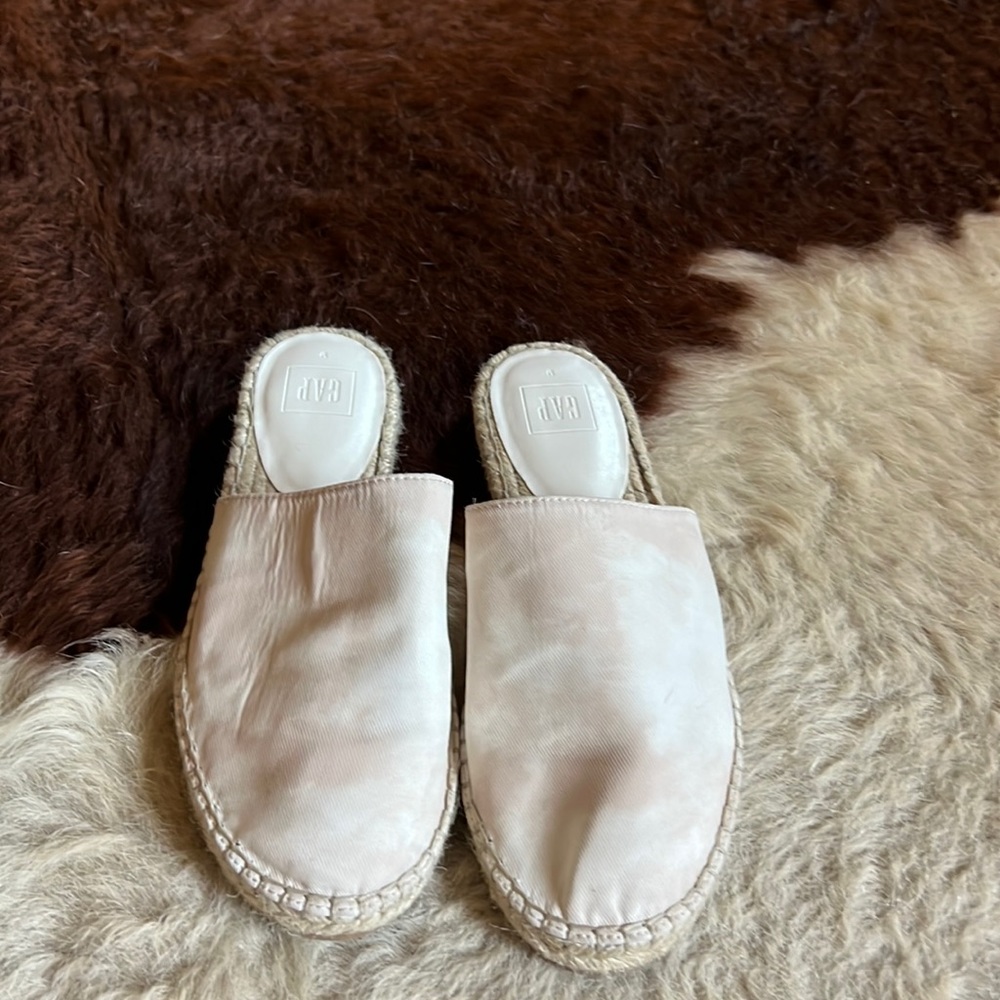 Gap Slides size 9 - cream/white